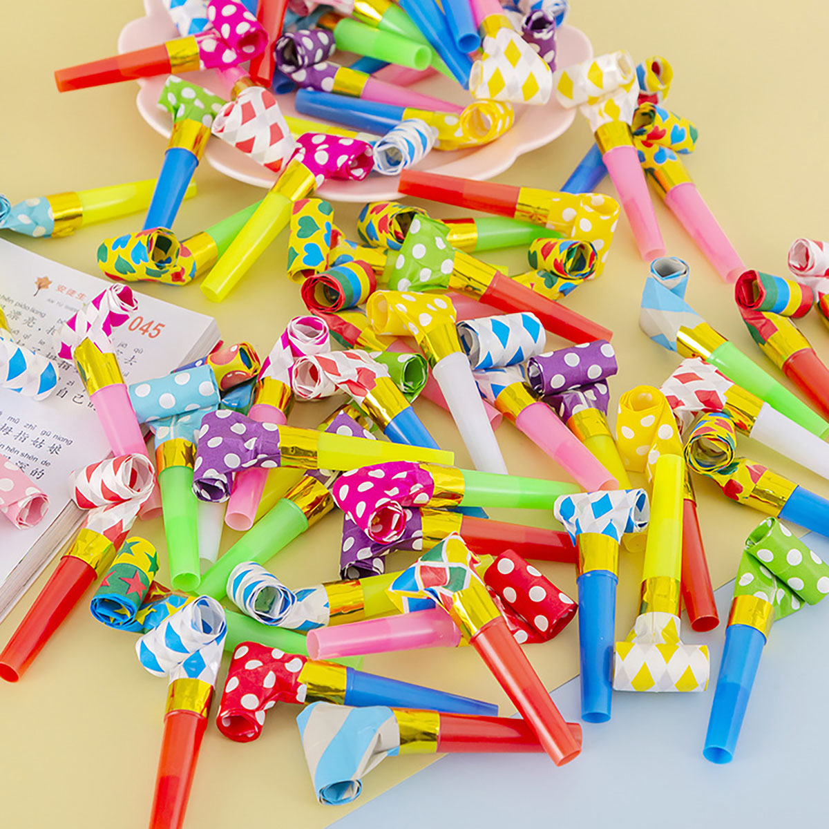 30 Uds. Silbatos coloridos de  - Party Games Engagement reseña y precio